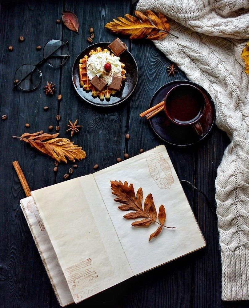 Фон в бежевых тонах для Инстаграм