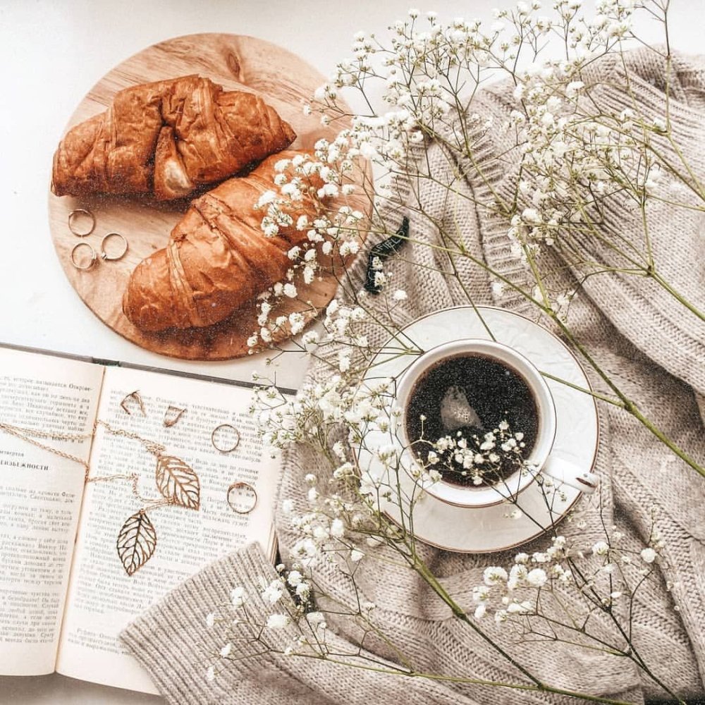 Книги и кофе для инстаграмма
