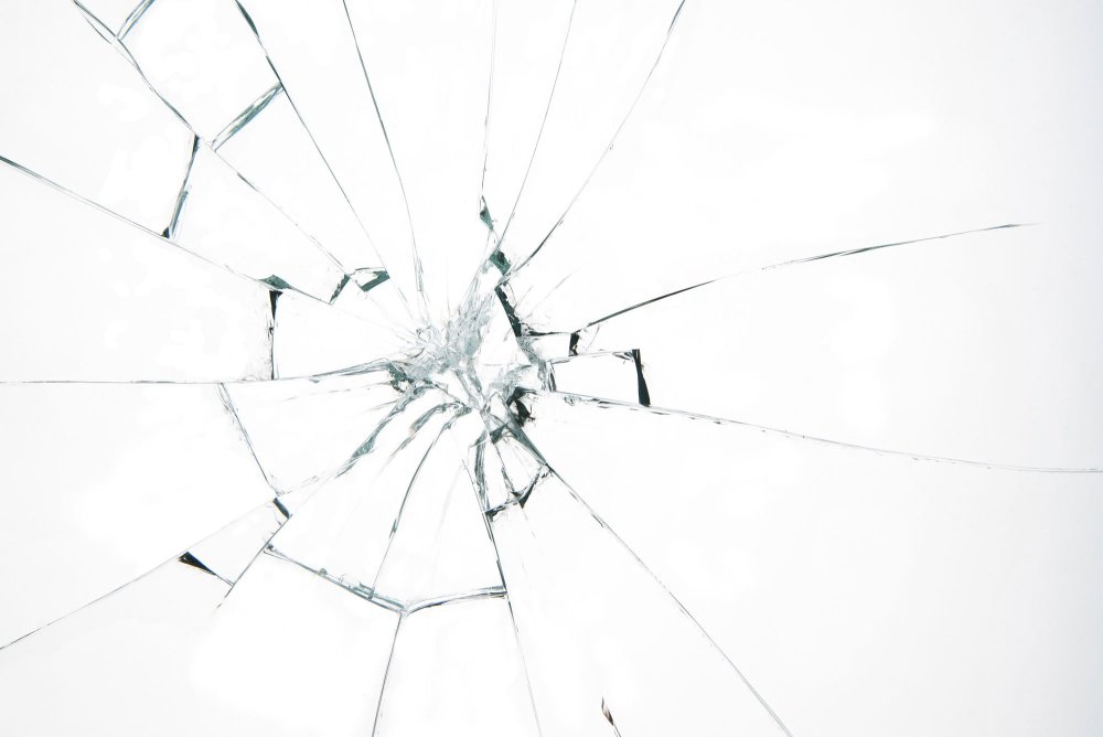 Трещина на стекле