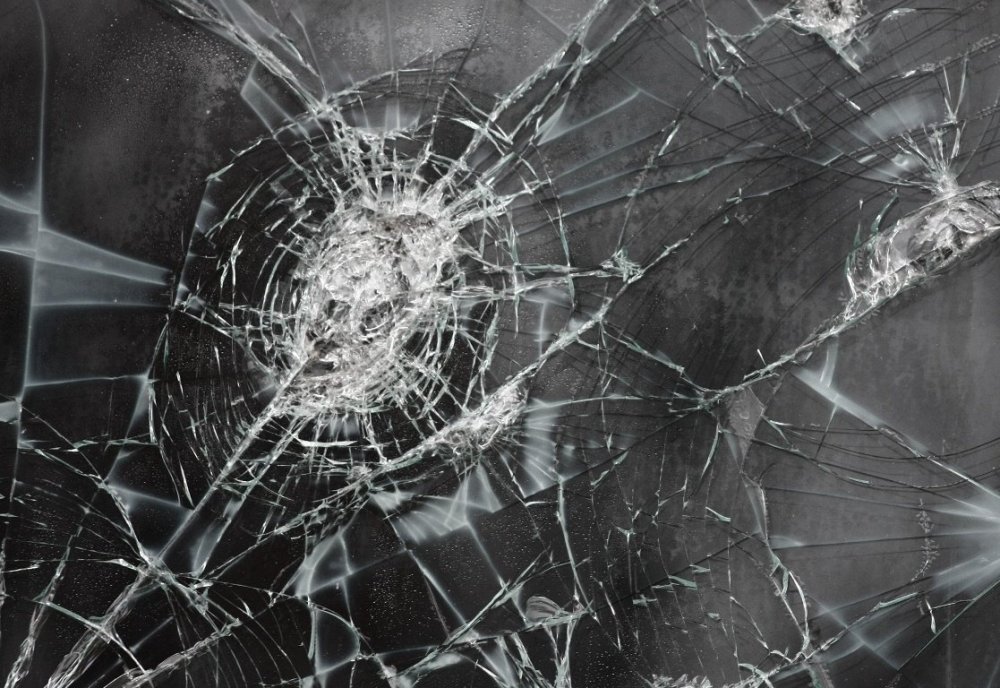 Разбитое стекло фон