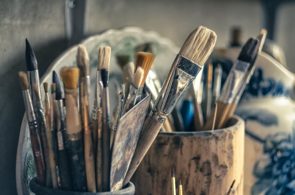 Кисти и краски