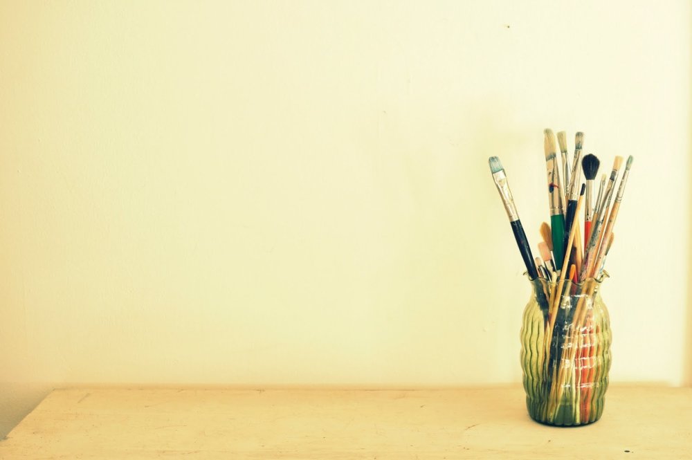 Палитра с кисточкой