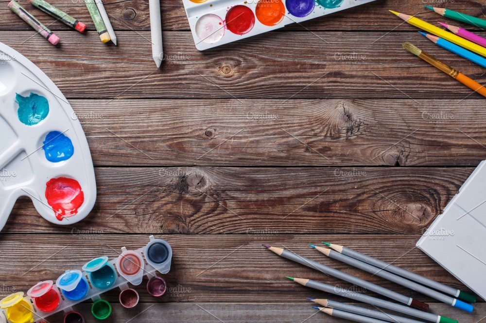 Стол с красками сверху