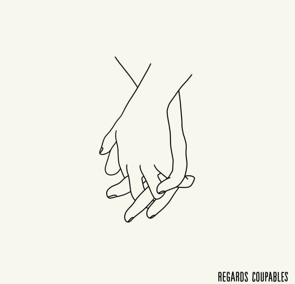 Силуэт рук влюбленных