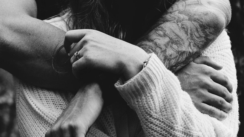 Объятия руки