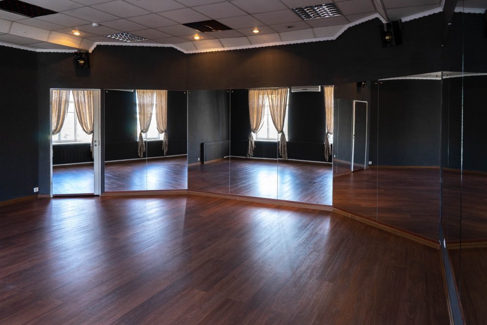 Роспись стен в школе