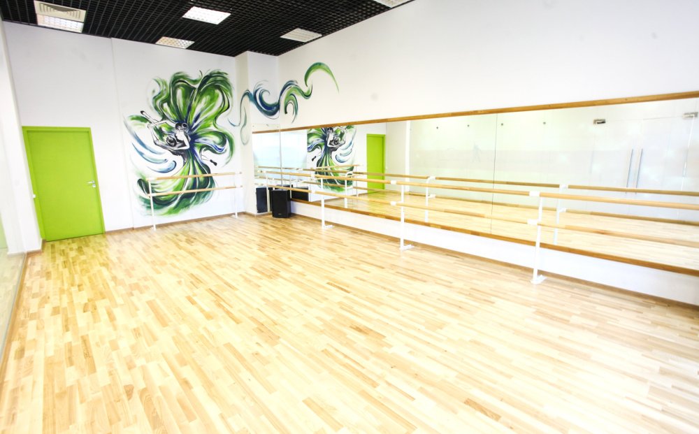 Пустой танцевальный зал