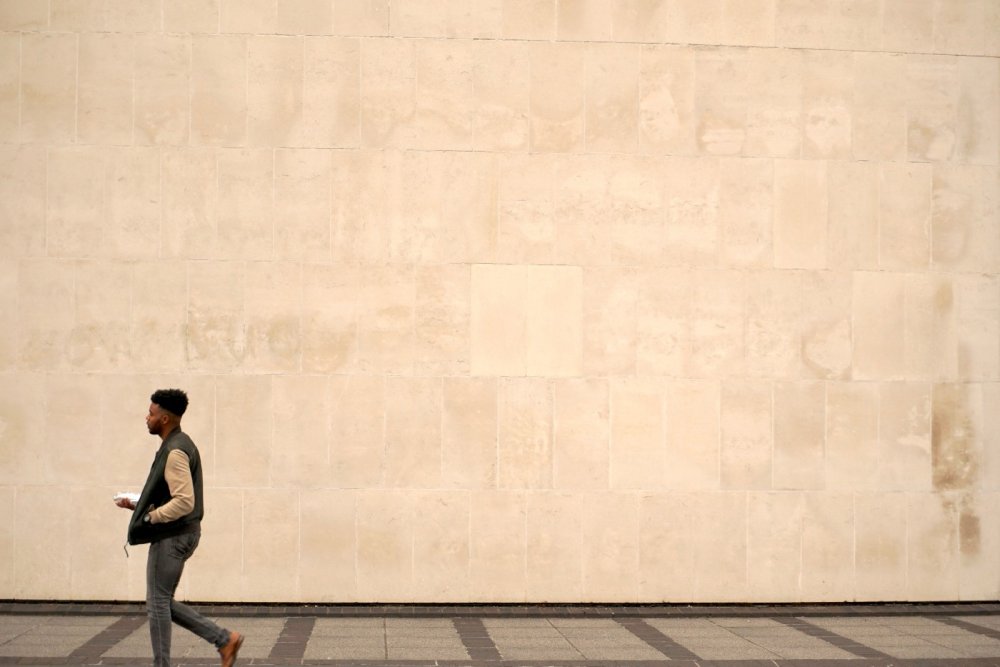 Разрушение бетонных стен