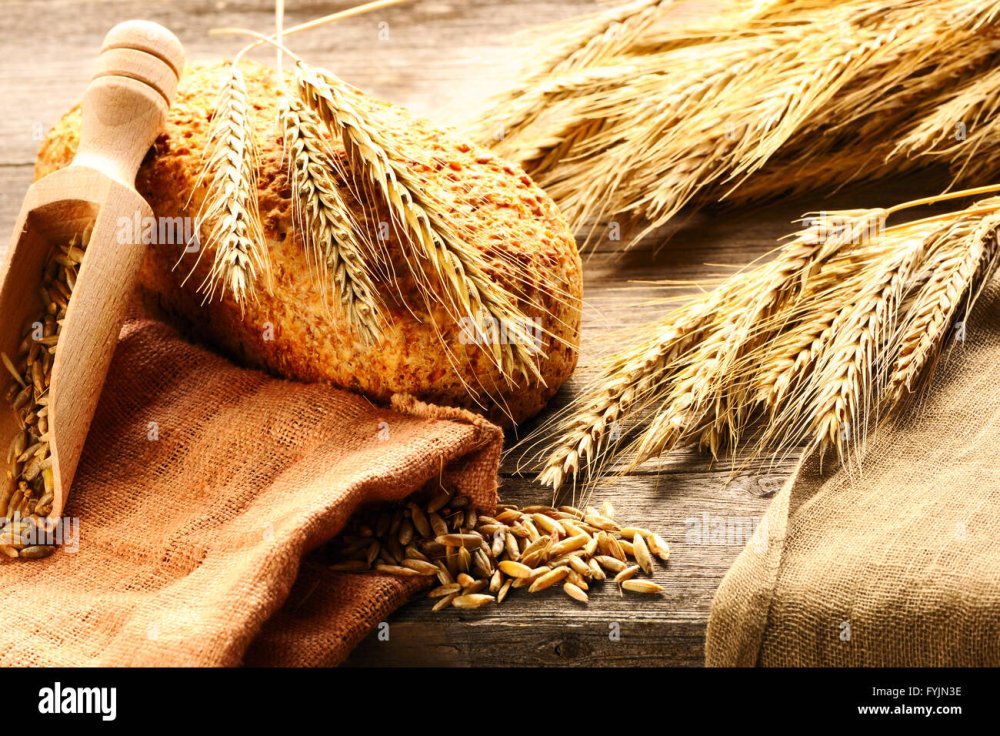 Колосья на деревянном фоне