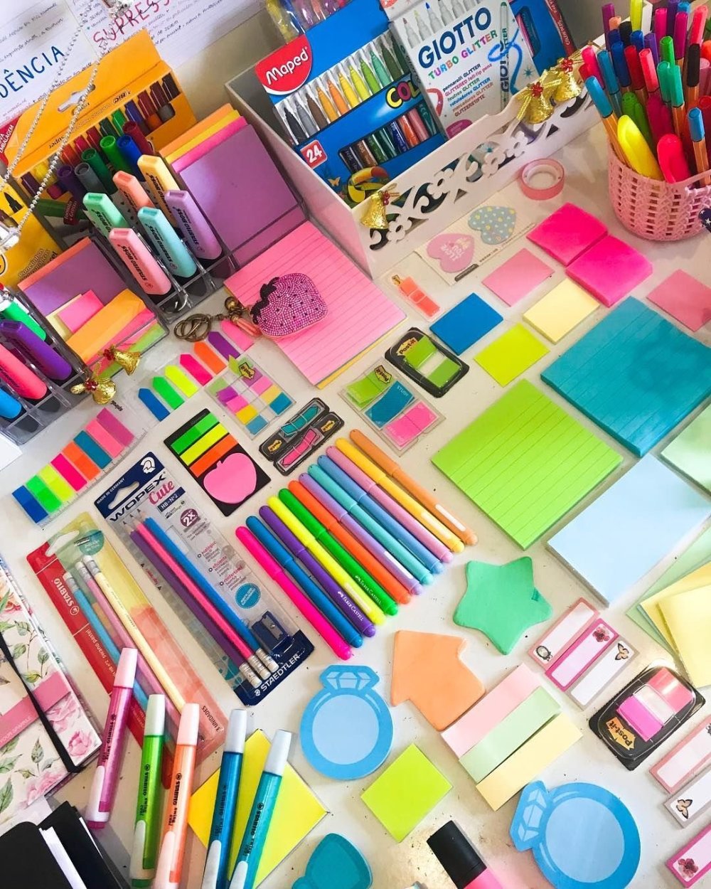 Канцелярия светлый фон