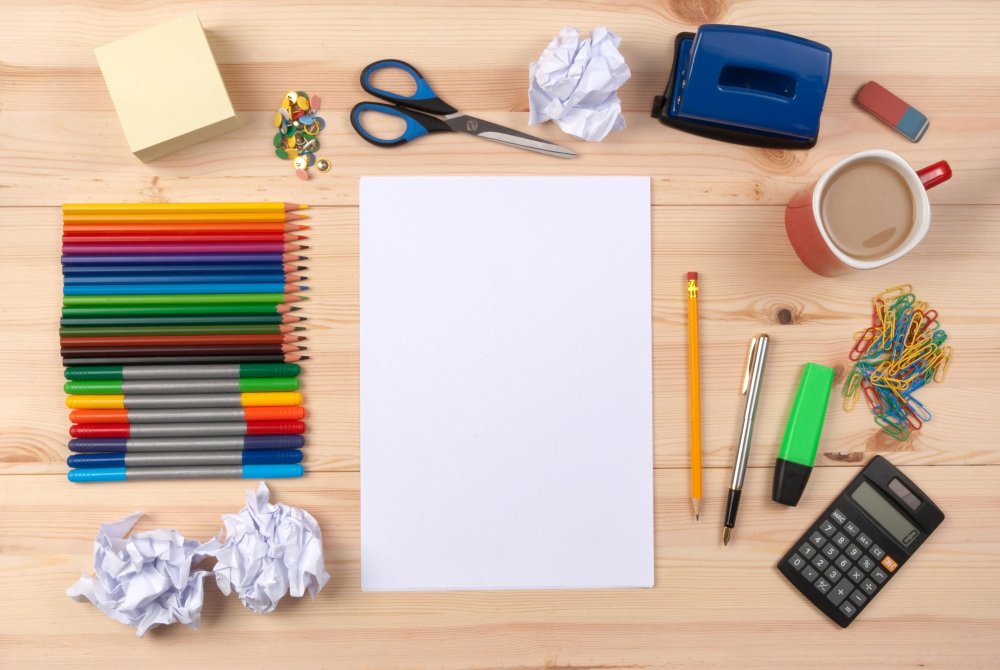 Канцелярские принадлежности вид сверху