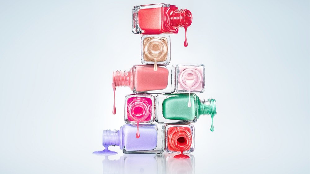 Креативная реклама лака для ногтей