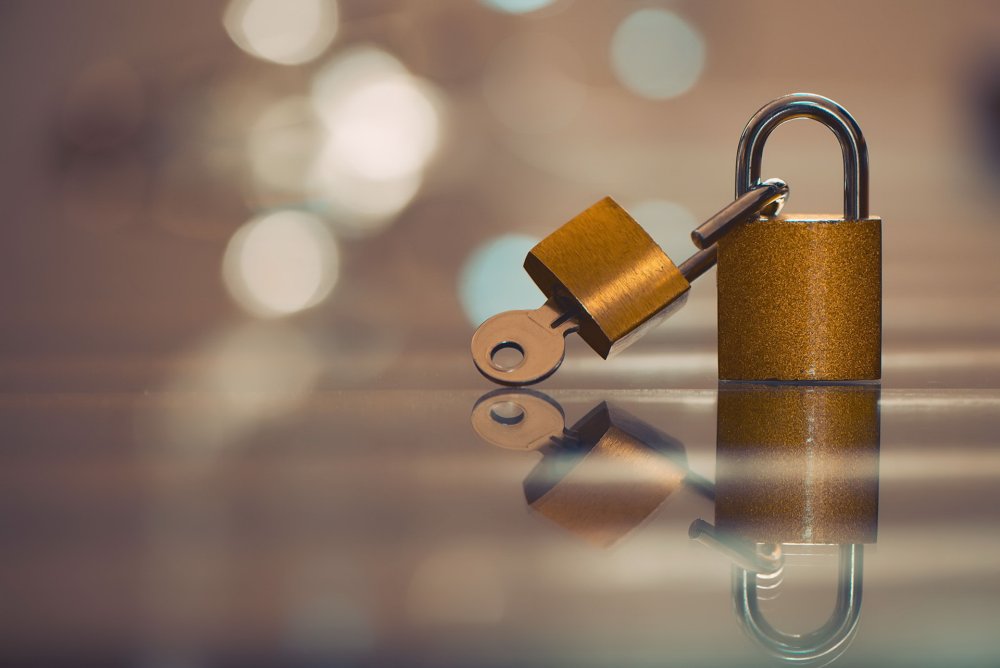 Голубой замок дверной