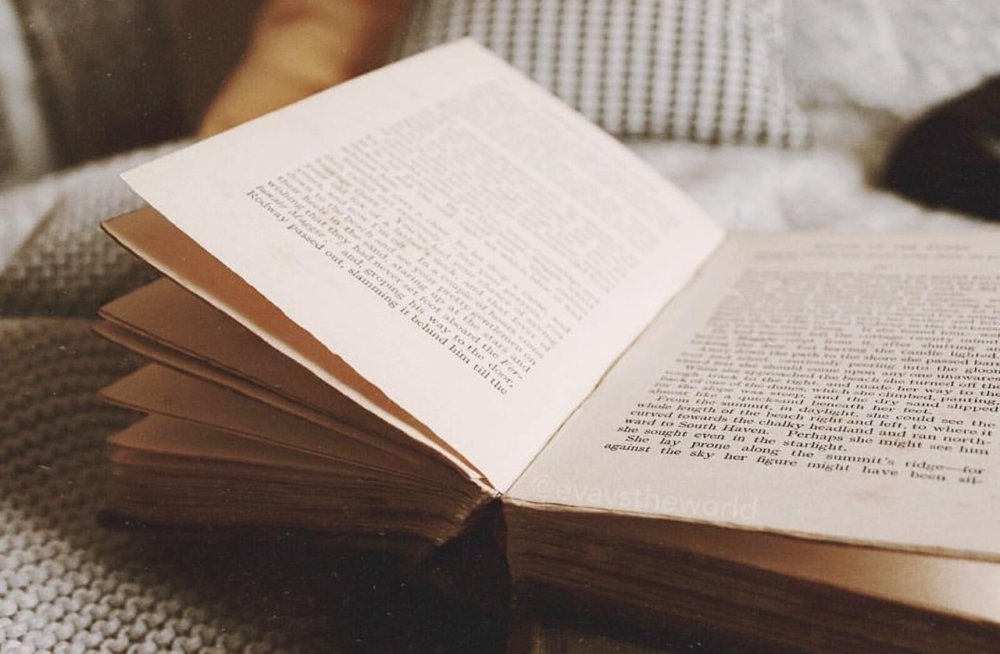 Книги Эстетика горизонтальные