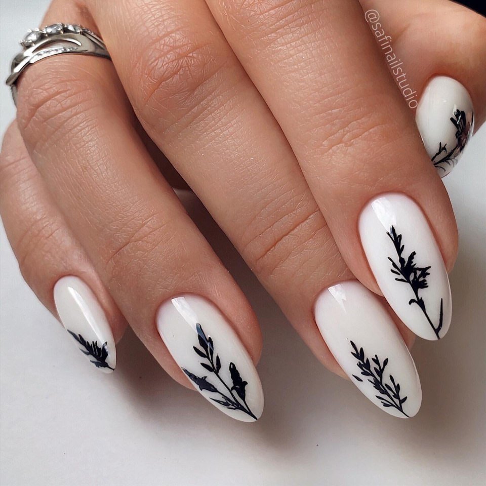 Черные веточки на ногтях