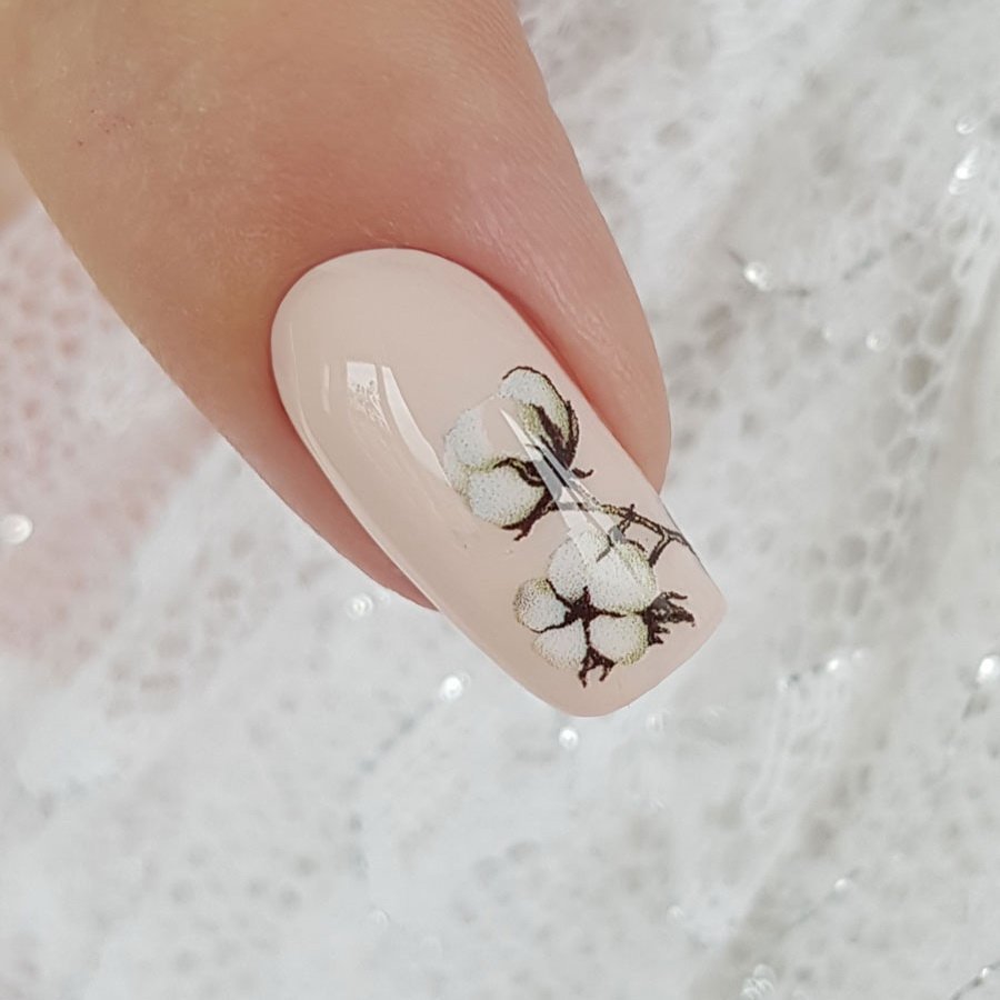 Нежный маникюр с одуванчиком