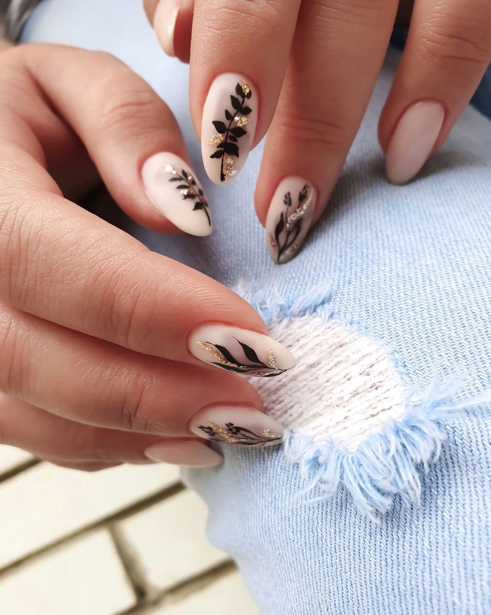 Веточки на ногтях