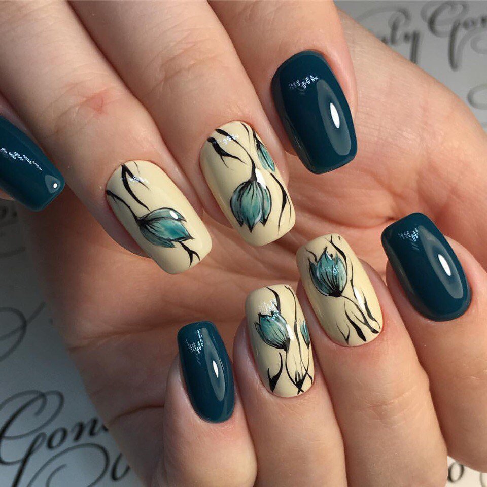 Дизайн ногтей с веточкой