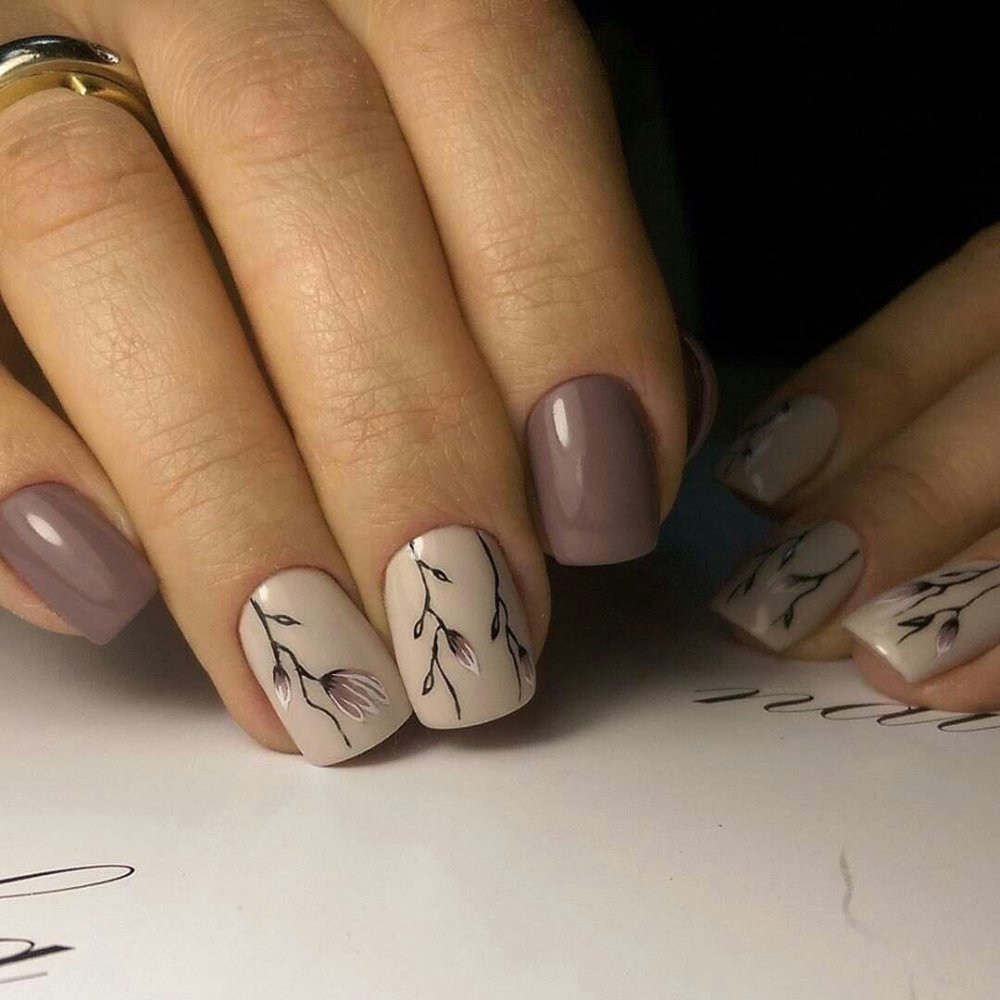 Маникюр с веточками и листочками