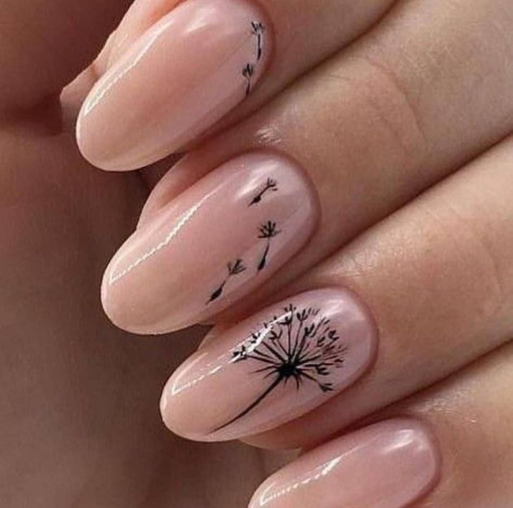 Маникюр с одуванчиками на ногтях