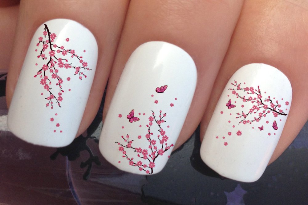 Сакура на ногтях