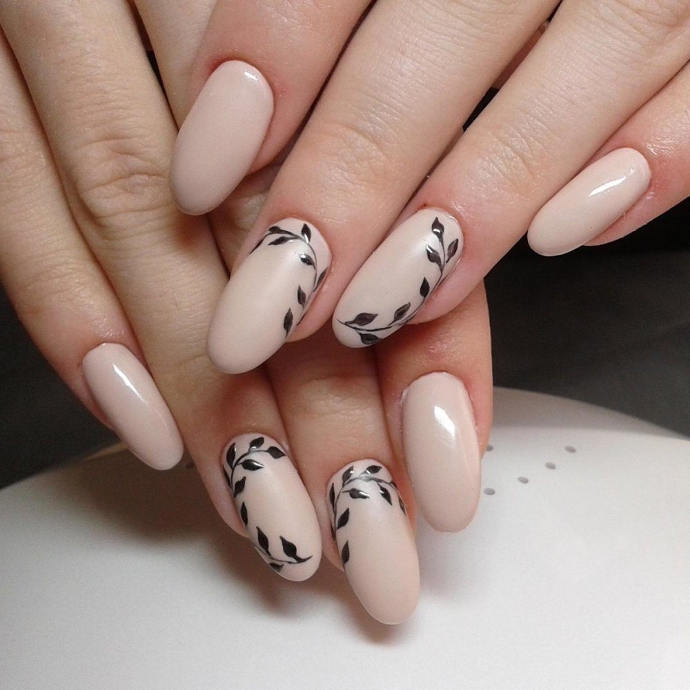 Веточки на ногтях