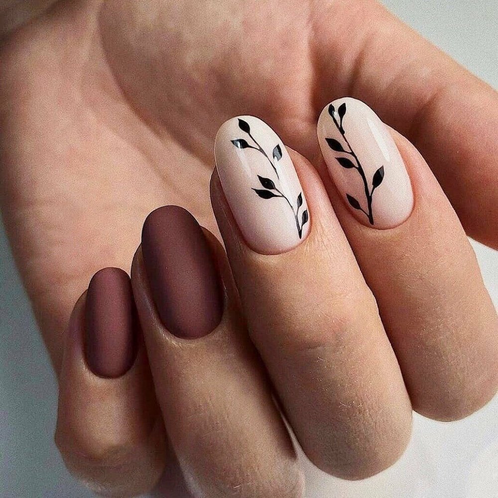 Маникюр с веточками и листочками