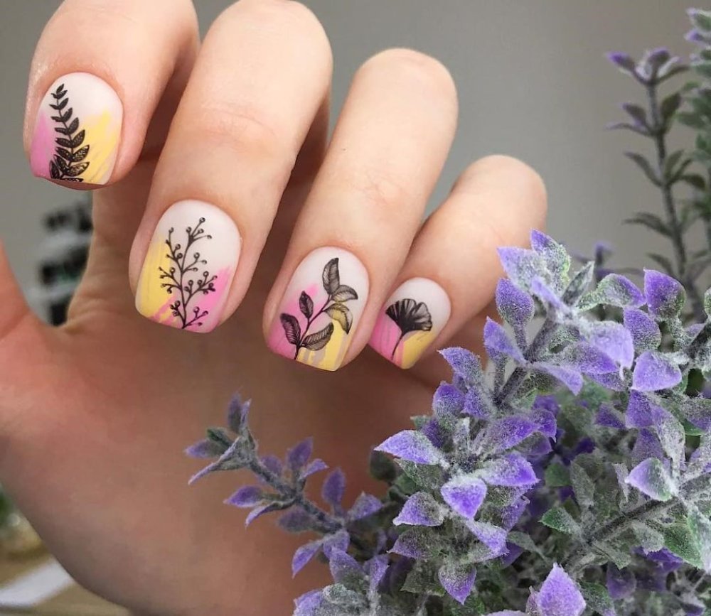 Маникюр с цветочками