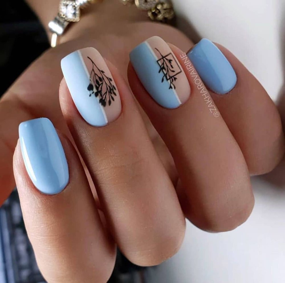 Нежный маникюр с веточкой