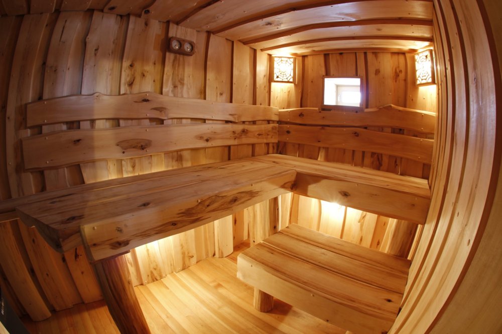 Отделка стен необрезной доской