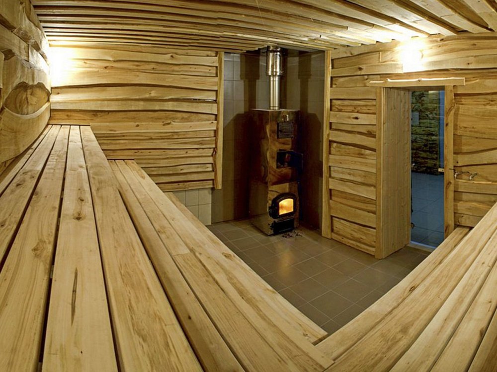 Отделка бани необрезной доской