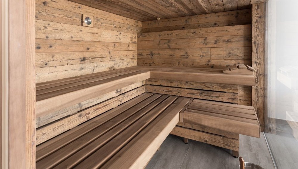 Баня обшитая горбылем