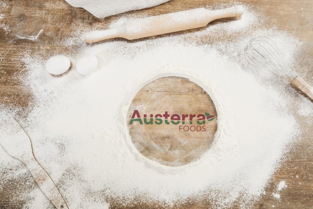 Деревянный стол с мукой