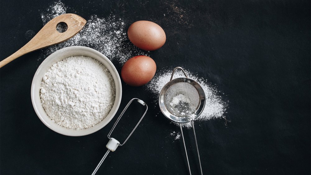 Мука яйца сверху