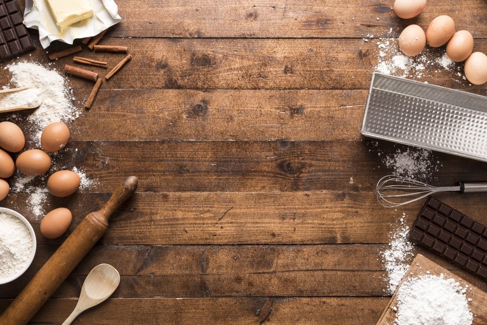 Выпечка на столе вид сверху