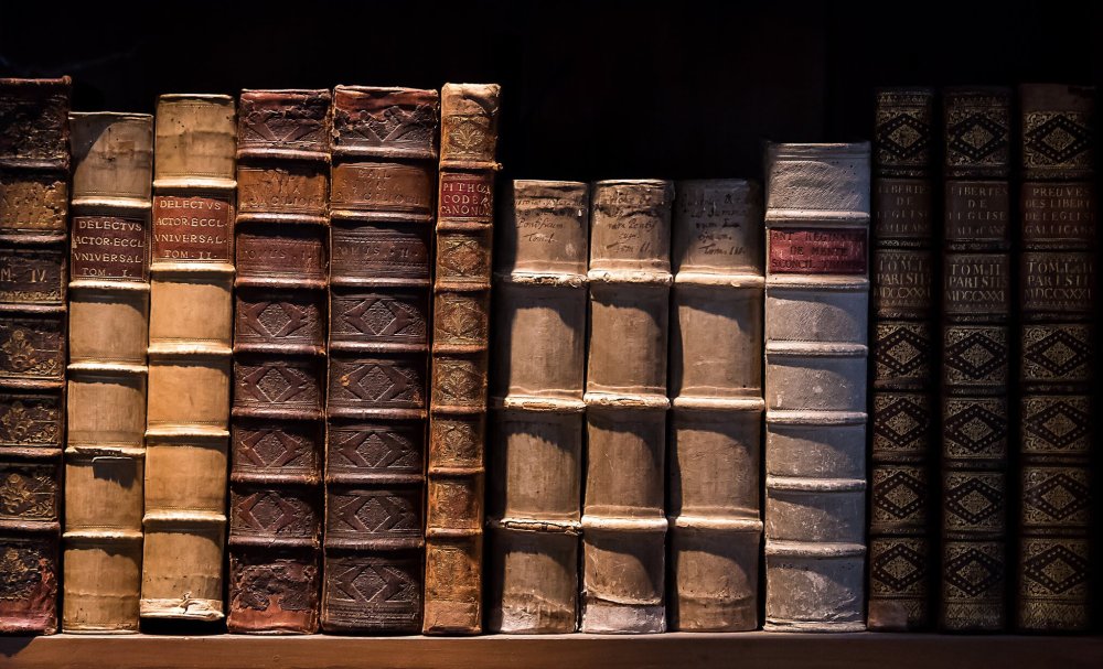 Коллекция старинных книг