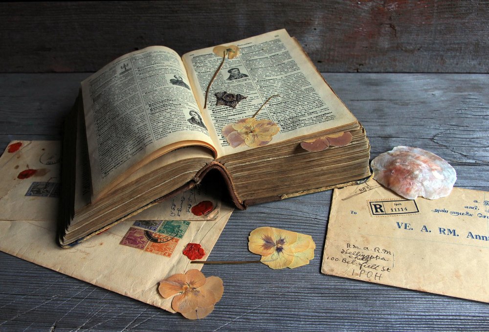 Красивые старые книги