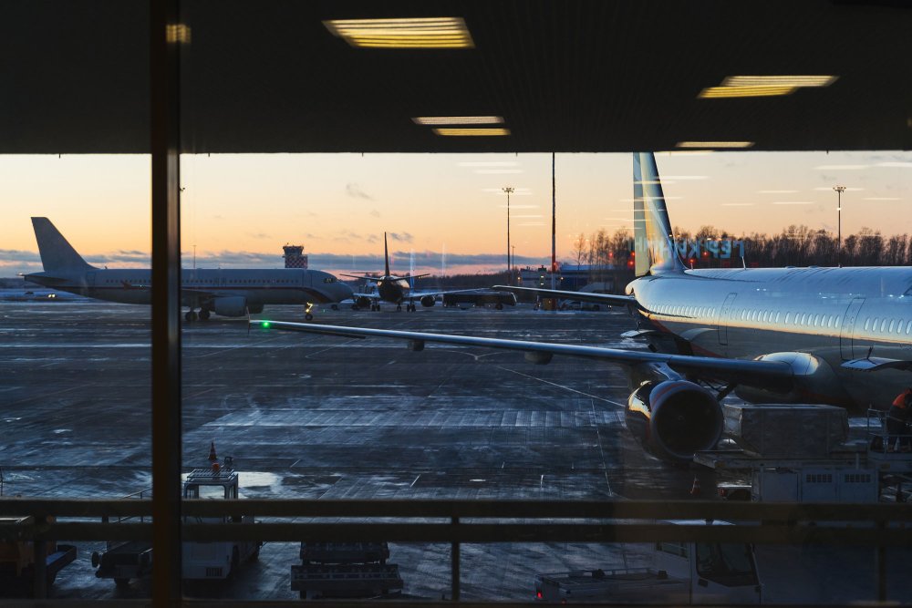 Окно в аэропорту