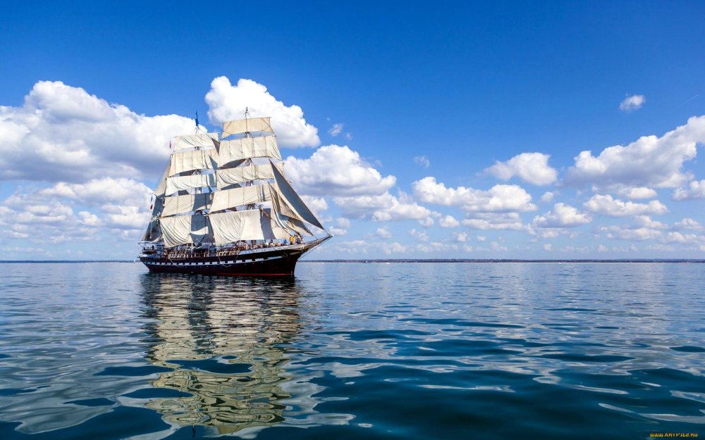 Корабль с парусами