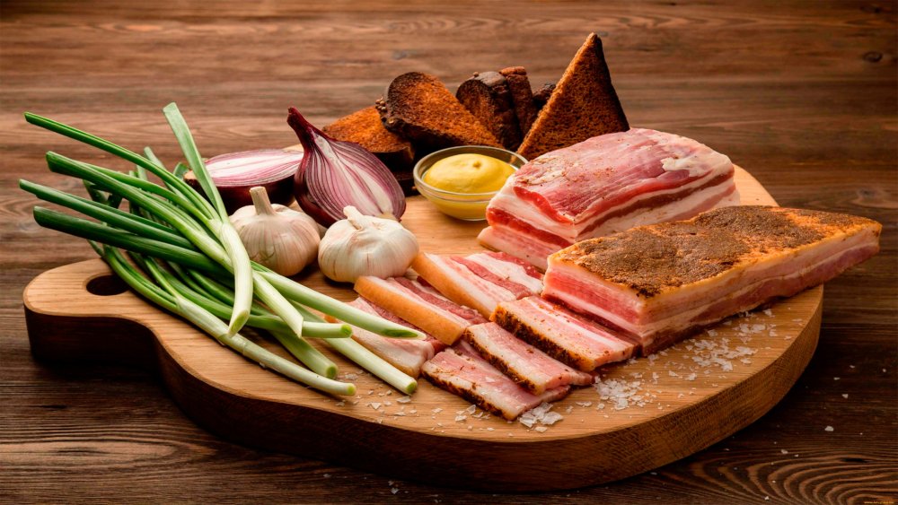 Сало с чесноком