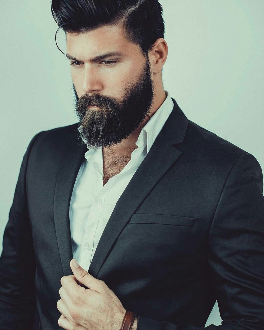 Брутальный мужчина в шляпе