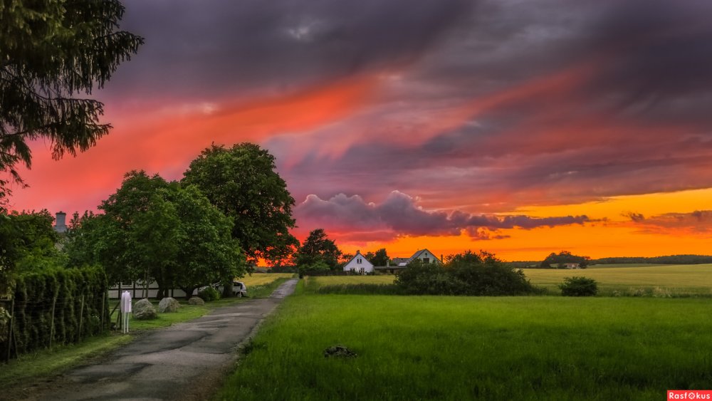 Летний закат в деревне