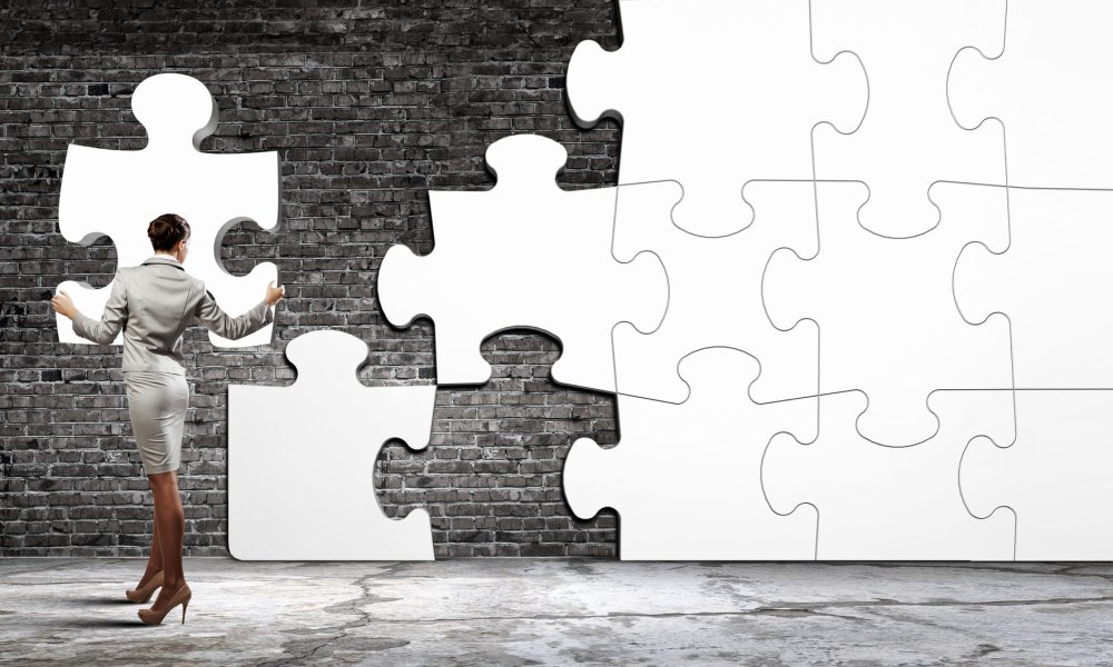 Человечки собирают пазл