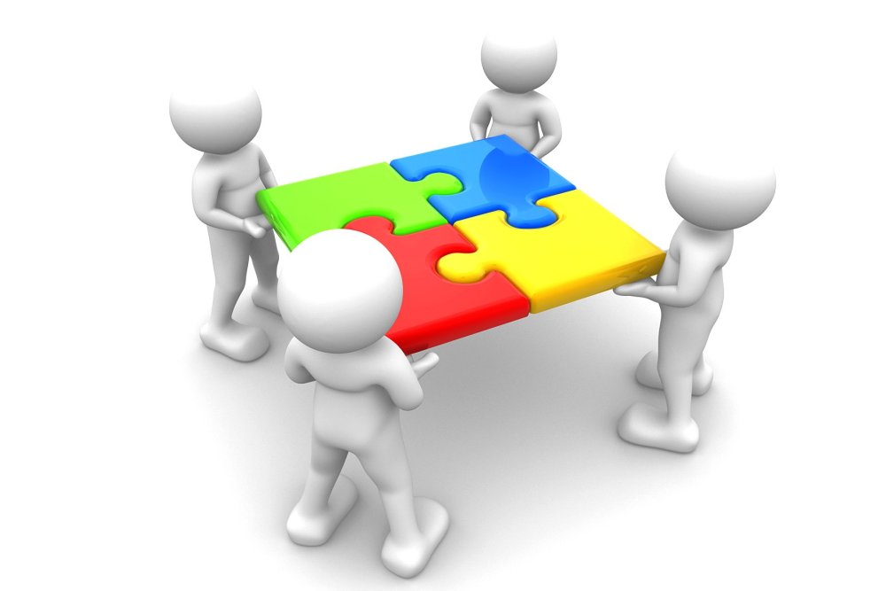 Руки с пазлами