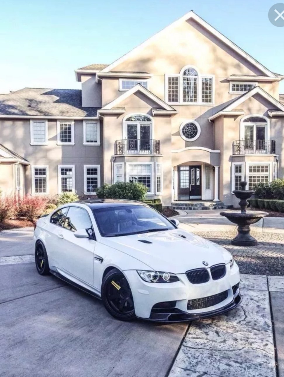 Особняк с гаражом