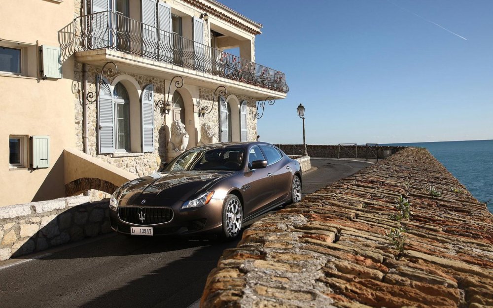 Коттедж с машиной