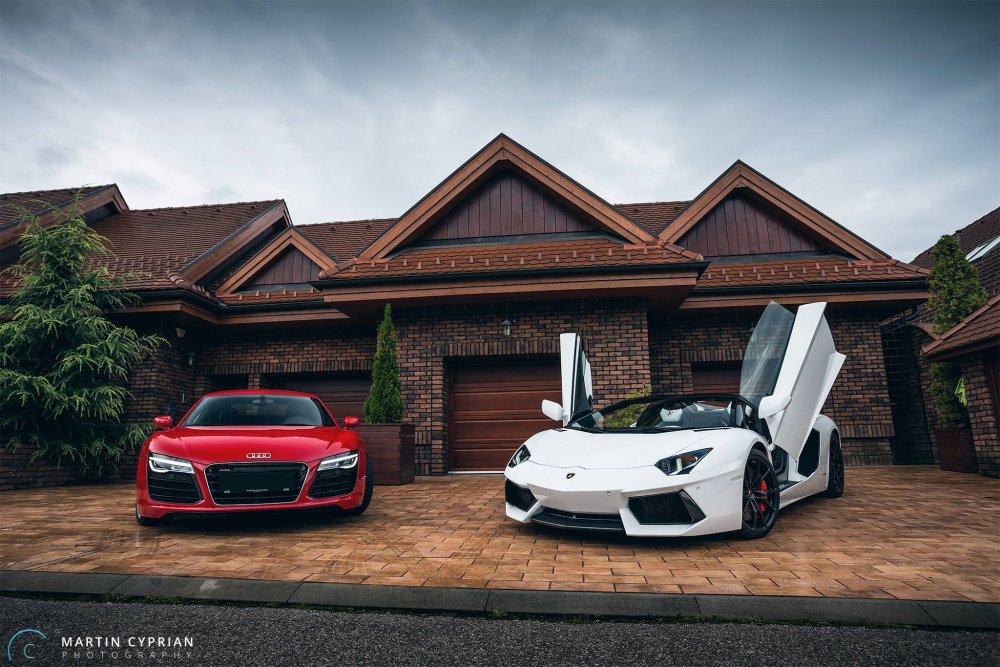 Красная Audi r8 купе