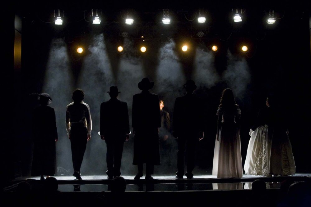 Актер на сцене арт