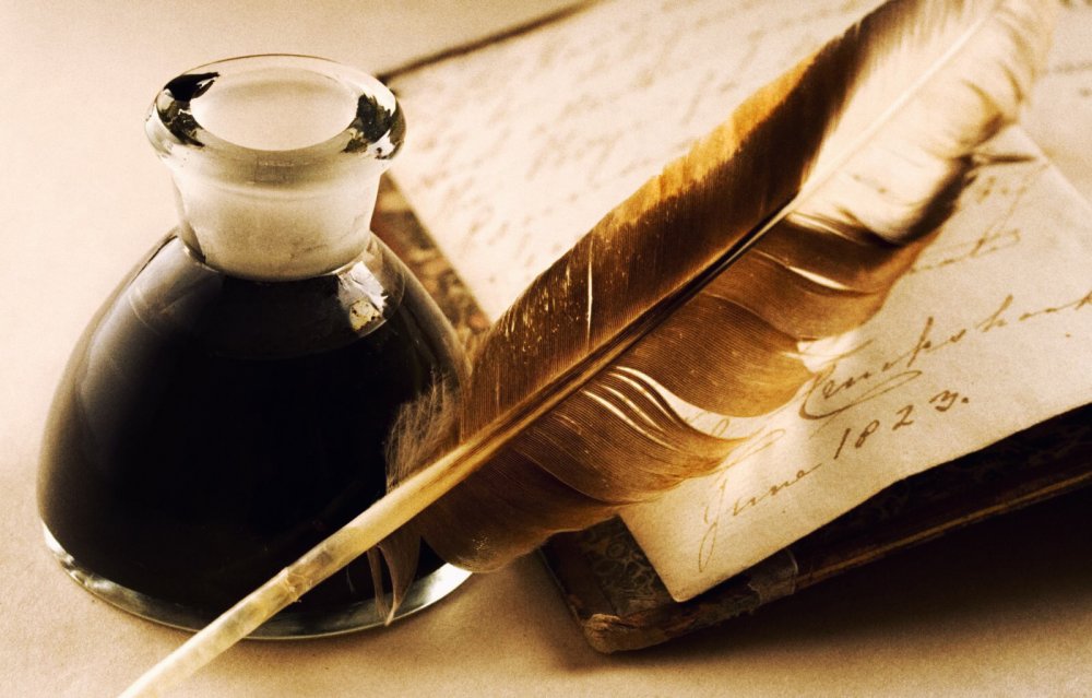 Старая бумага с пером