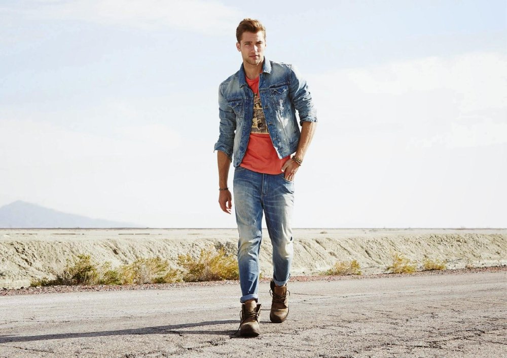 Парень в джинсах